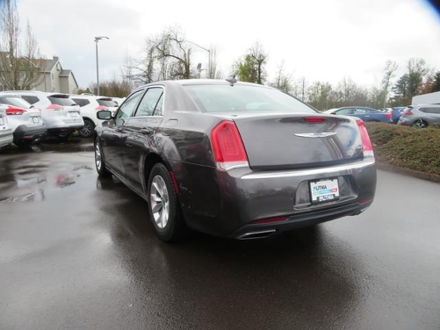 used 2015 chrysler 300 limited eugene, or 97401 for sale in college crest, oregon