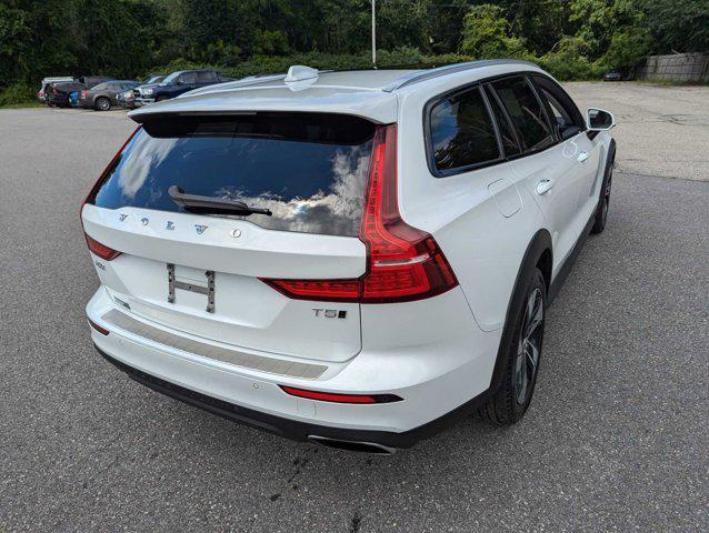 2020 volvo v60 cross country t5