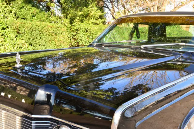 1967 lincoln continental-brand new paint-excellent body work-great car