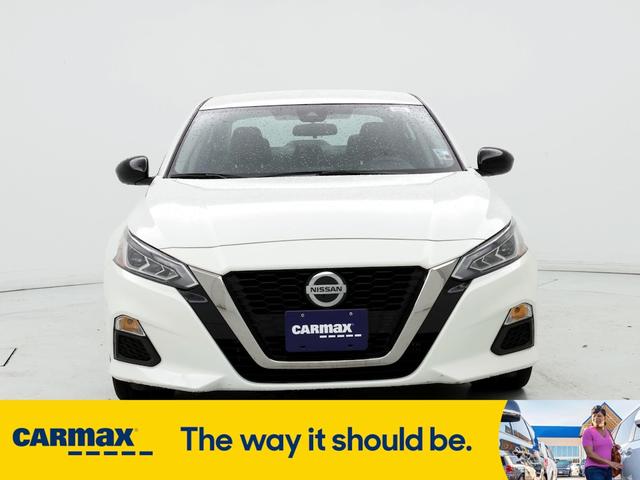 2022 nissan altima sr