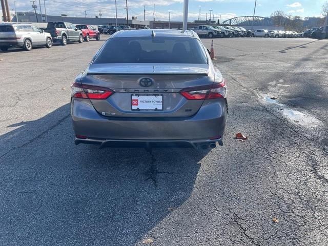 2021 toyota camry se