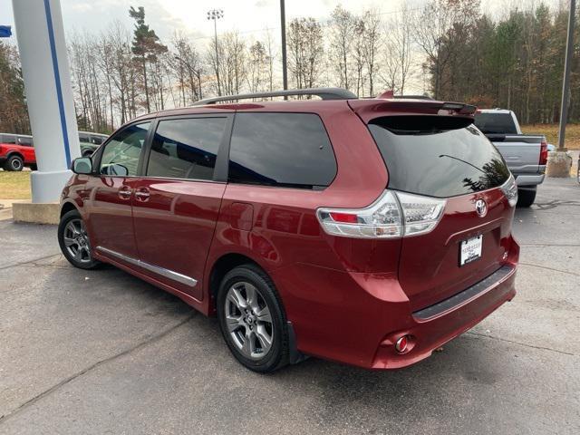 2020 toyota sienna se premium