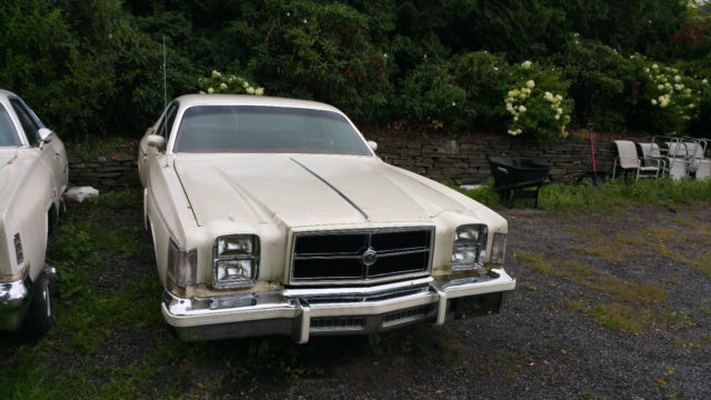brand new - car never registered - 200 original miles - never titled hemi