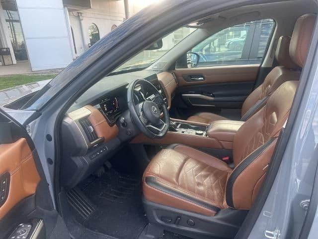 2022 nissan pathfinder platinum in louisville, kentucky