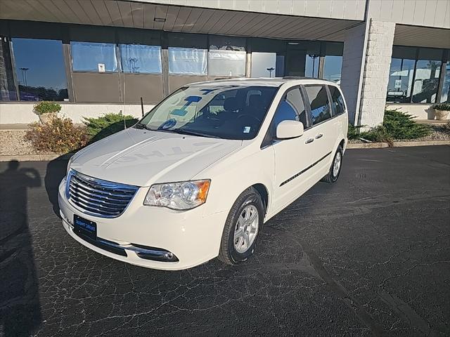 2011 chrysler town & country touring