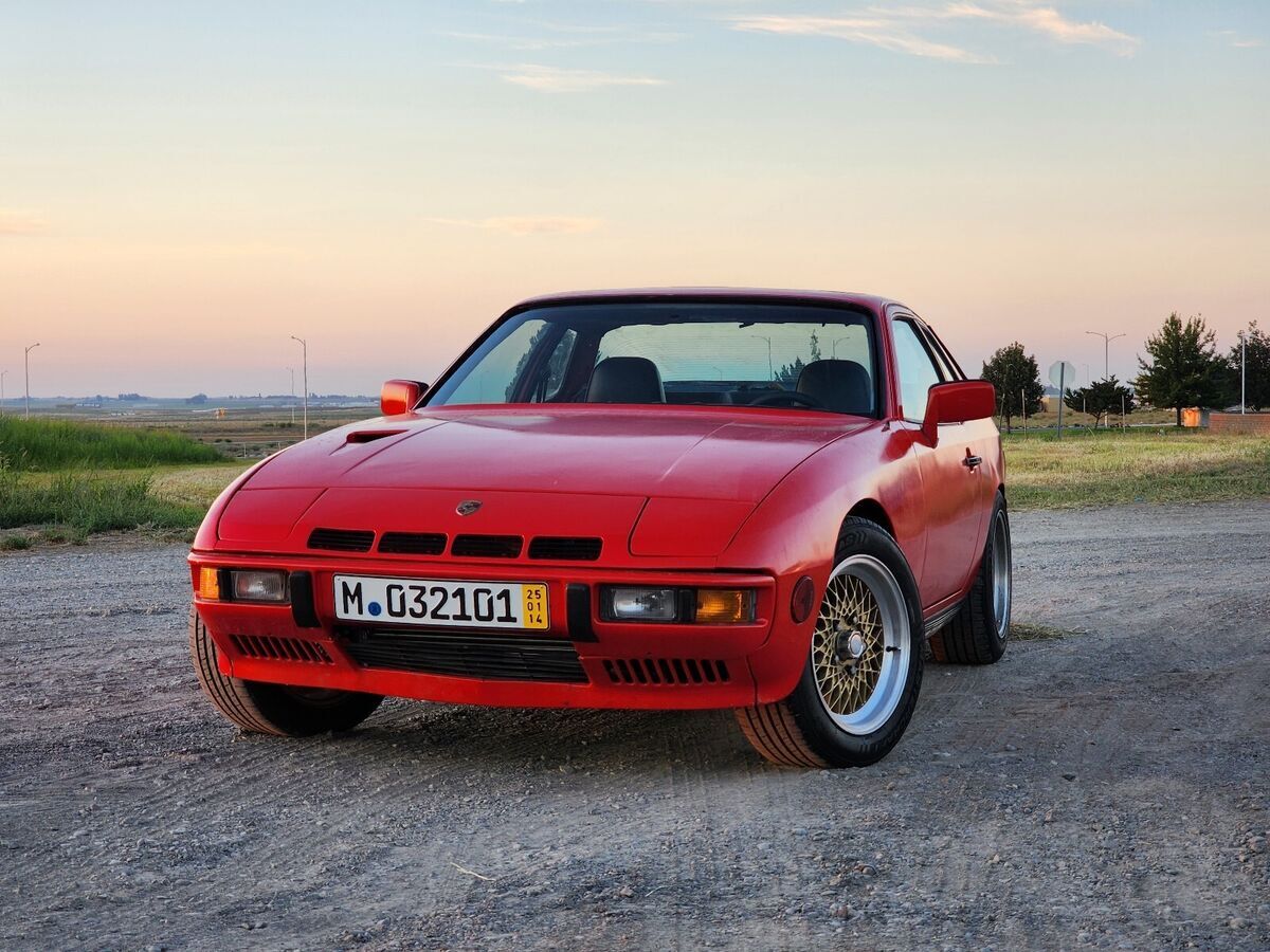 1981 porsche 924 coupe red