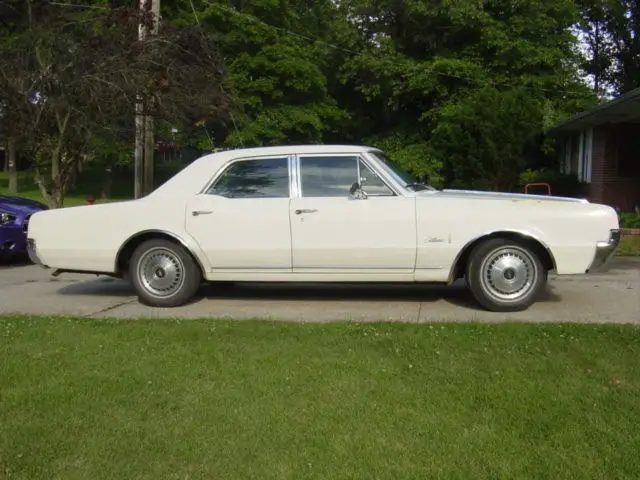 1967 oldsmobile cutlass 4 door sedan