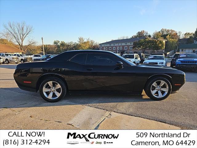 2017 dodge challenger sxt