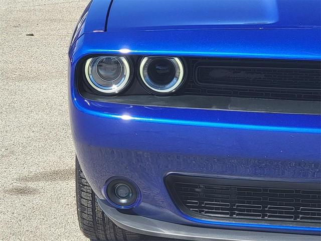 2020 dodge challenger sxt
