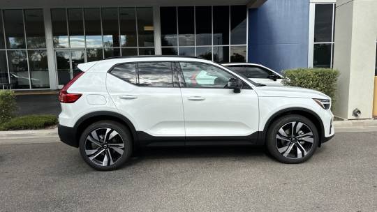 2025 Volvo XC40