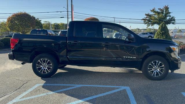 2022 nissan titan sv