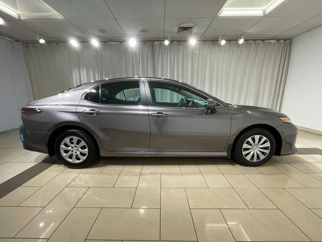 2024 toyota camry hybrid le