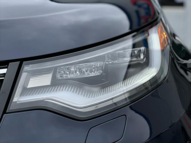 2023 land rover discovery p360 metropolitan edition