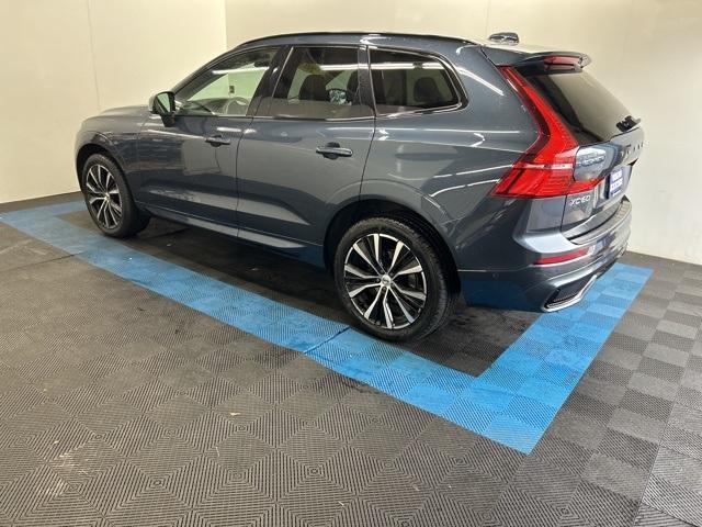 2023 volvo xc60 b5 plus dark theme
