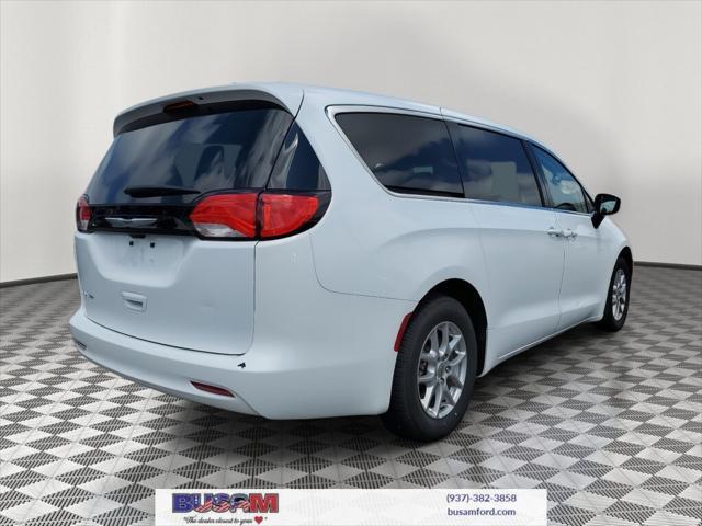 2022 chrysler voyager lx