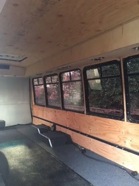 ford e-350 shuttle bus