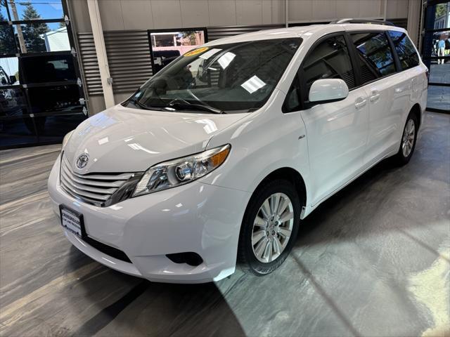 2017 toyota sienna le