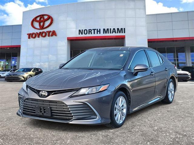 2023 toyota camry le