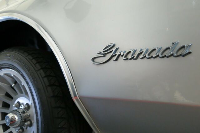1975 ford granada rare standard 3 speed !!! cold a/c !!! very nice 2 dr. classic