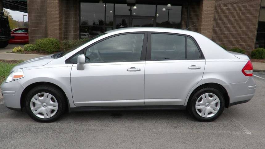 2011 nissan versa