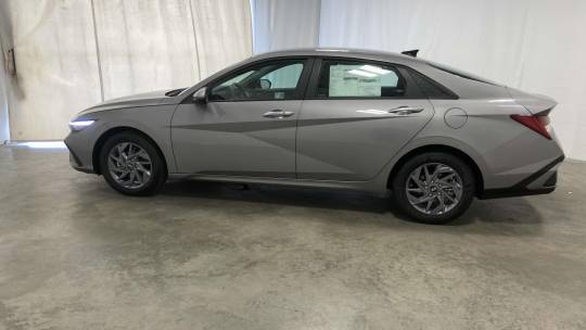 new 2024 hyundai elantra hybrid blue dct