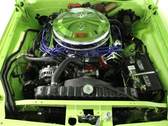 426 hemi, 4-speed with pistol-grip, sublime green resto, front disc, r134 a/c!!