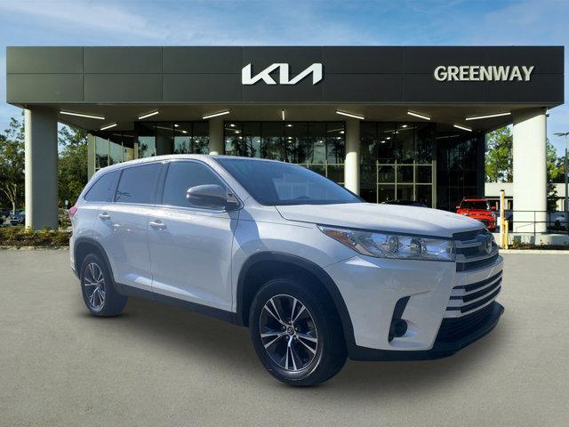 2019 toyota highlander le i4