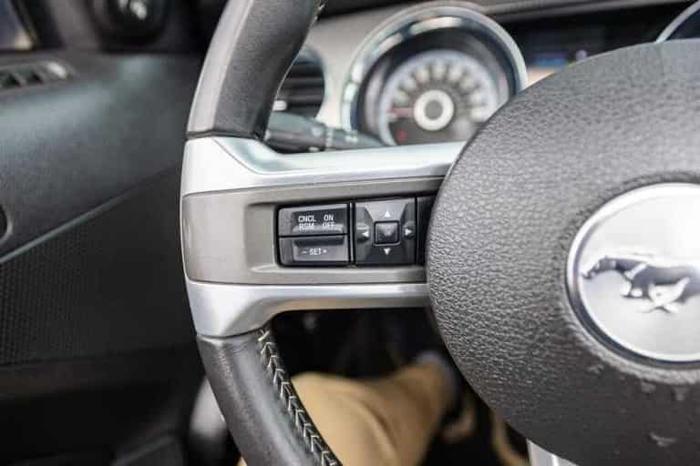 2013 ford mustang gt 2dr convertible in golden valley, minnesota