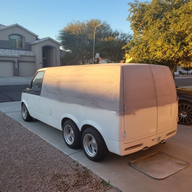 1985 chevrolet astro van white rwd automatic