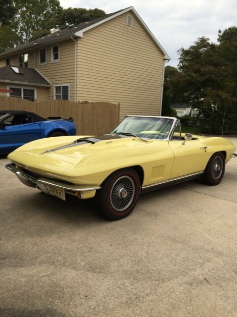 1967 corvette convertible 427/400... bloomington gold....ncrs top flight 1 of 16