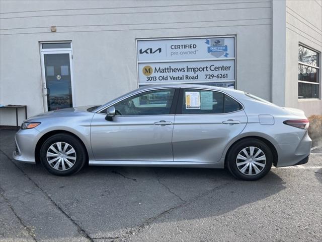 2022 toyota camry le