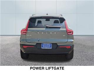 2025 Volvo XC40 b5 plus dark theme