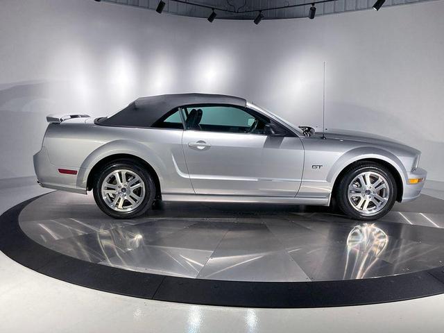 2005 ford mustang