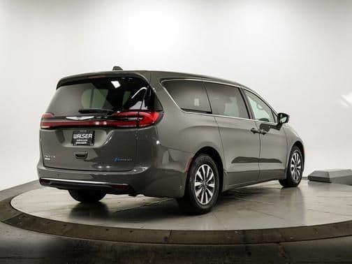 2022 chrysler pacifica hybrid hybrid touring l in orono, minnesota