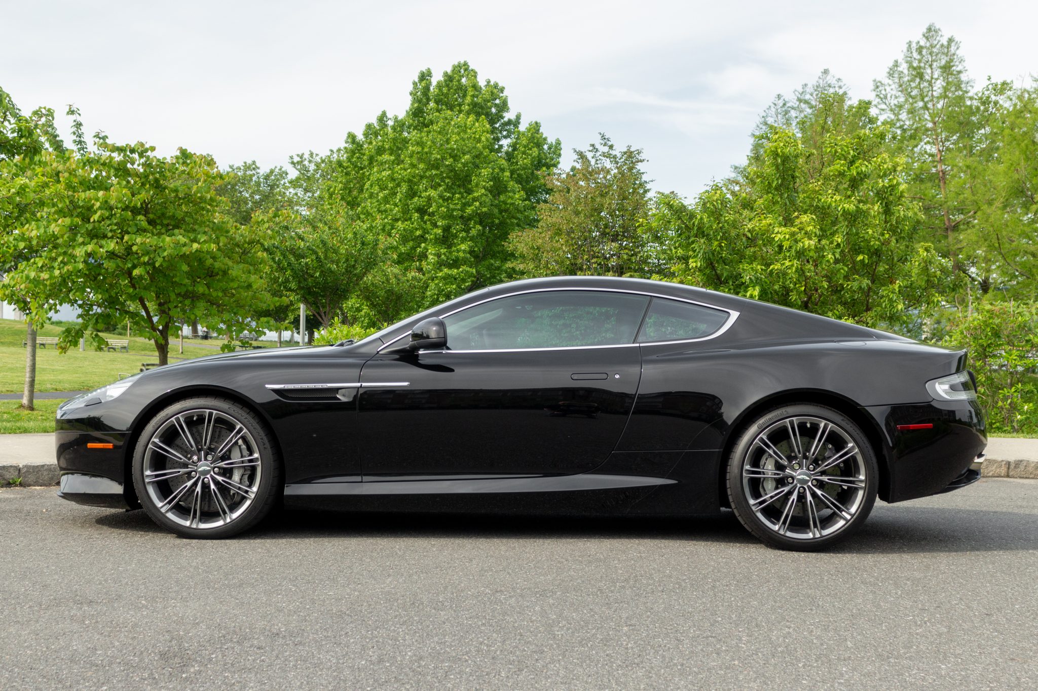 2012 aston martin virage