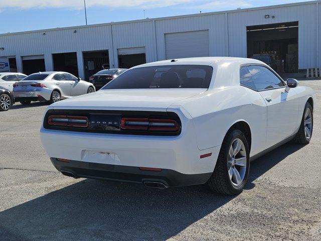 2016 dodge challenger sxt