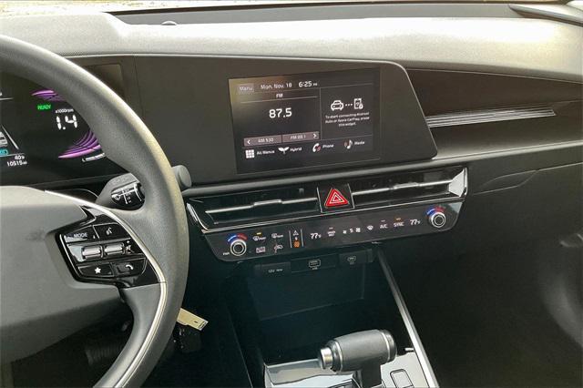 2023 kia niro lx