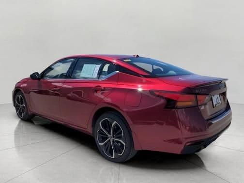 2023 nissan altima 2.5 sr in green bay, wisconsin