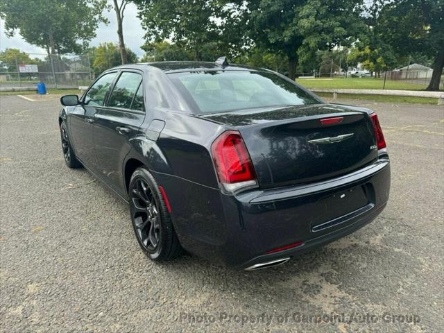 2019 chrysler 300 s