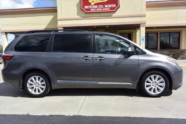 2017 toyota sienna limited