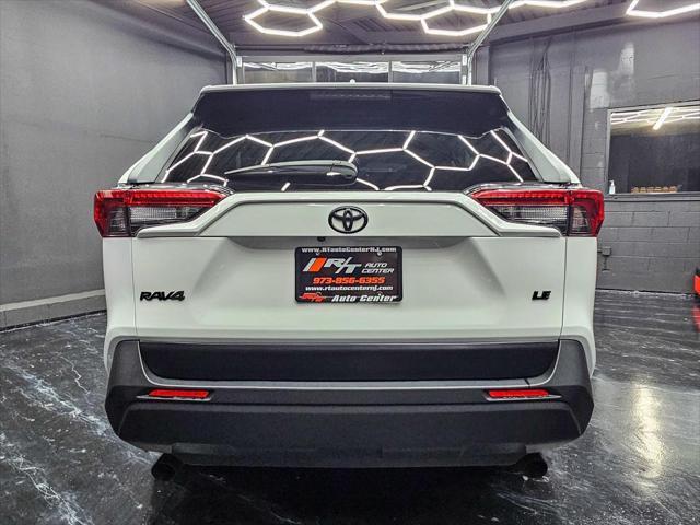 2023 toyota rav4 le