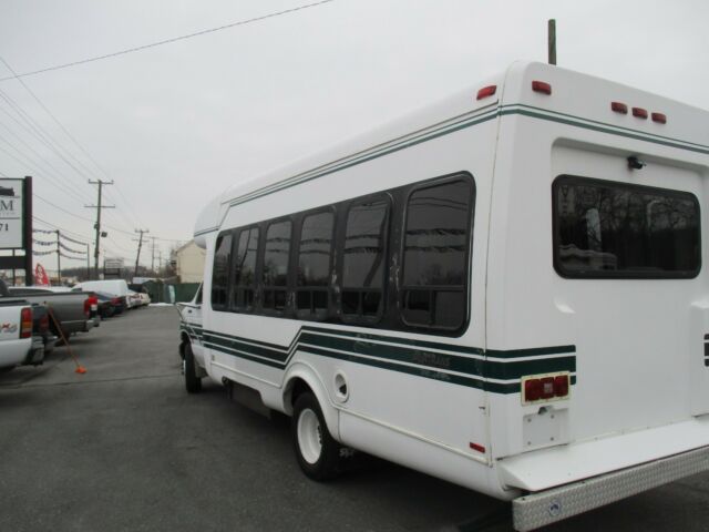 1993 ford e-350 handicap accessible van w/ wheelchair lift