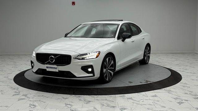 2022 volvo s60 b5 momentum
