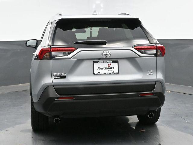 2021 toyota rav4 le