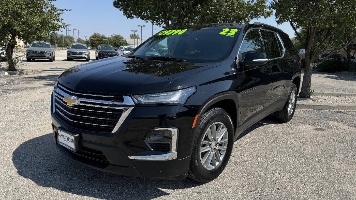 2023 chevrolet traverse lt cloth