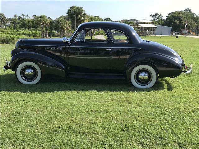 1940 pontiac 2 door