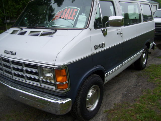 1987 dodge b150 shorty van auto/air/cruise int.wipers ,stereo