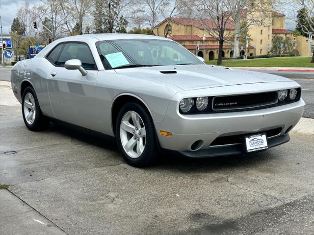 2012 dodge challenger sxt