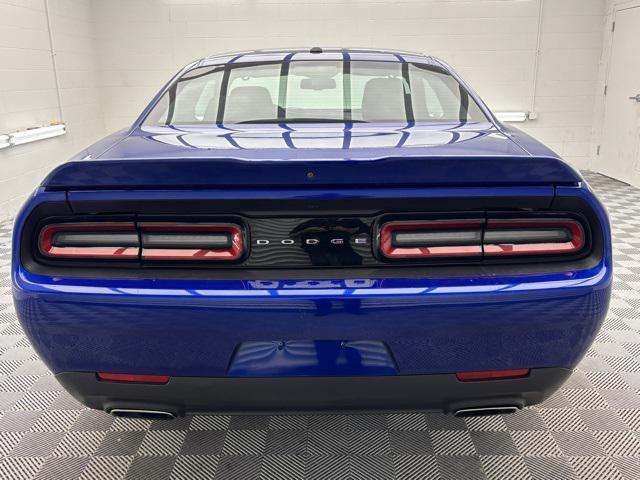 2022 dodge challenger sxt