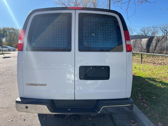 2020 chevrolet express 2500 rwd 2500 regular wheelbase wt